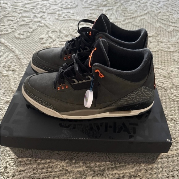 Air Jordan 3 - Picture 2 of 6